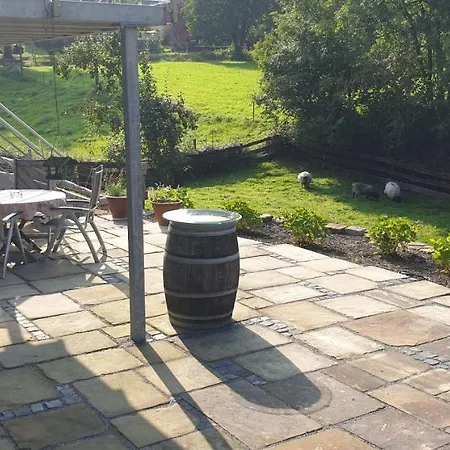 Souterrainwohnung Im Gruenen Apartmán