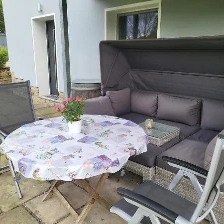 Souterrainwohnung Im Gruenen Apartmán *