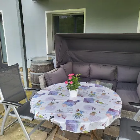 Souterrainwohnung Im Grünen Apartment
