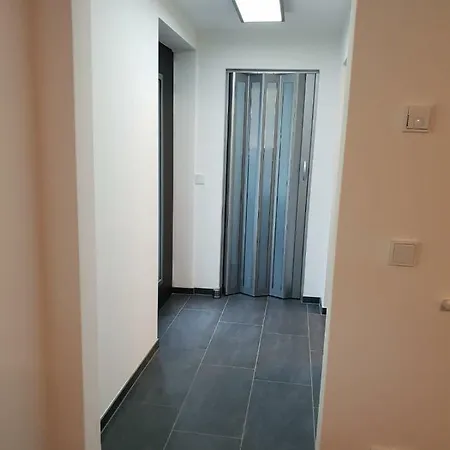 Souterrainwohnung Im Gruenen Apartmán