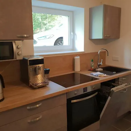 Souterrainwohnung Im Grünen *