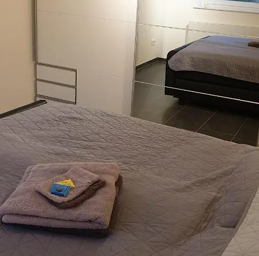 Souterrainwohnung Im Gruenen *